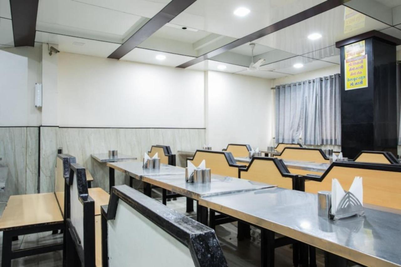 Hotel Satyug Ujjain Extérieur photo