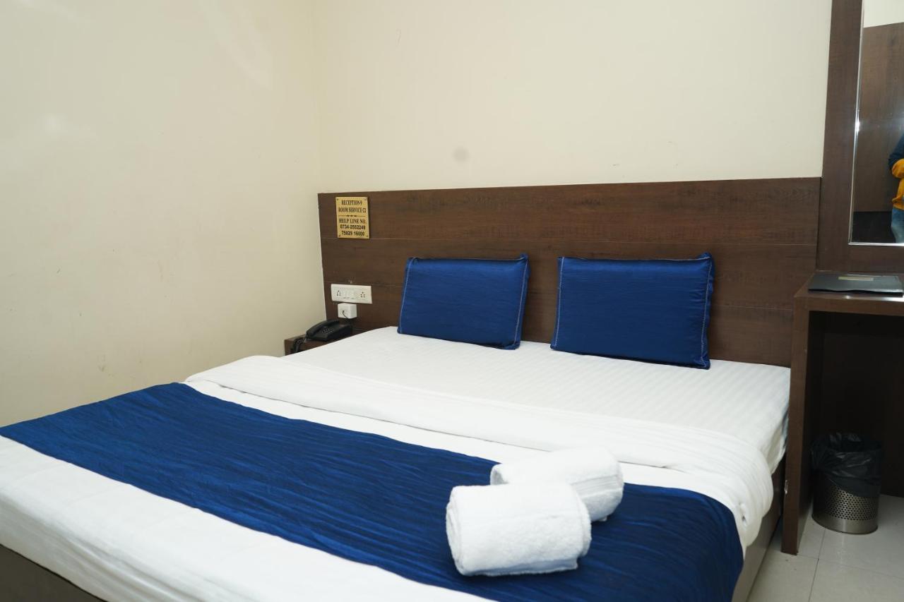 Hotel Satyug Ujjain Extérieur photo