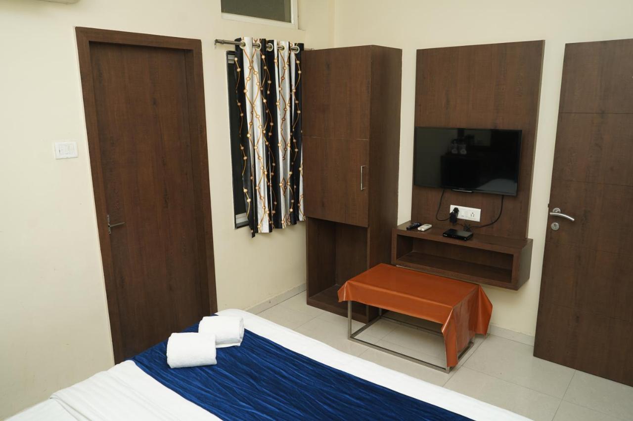 Hotel Satyug Ujjain Extérieur photo