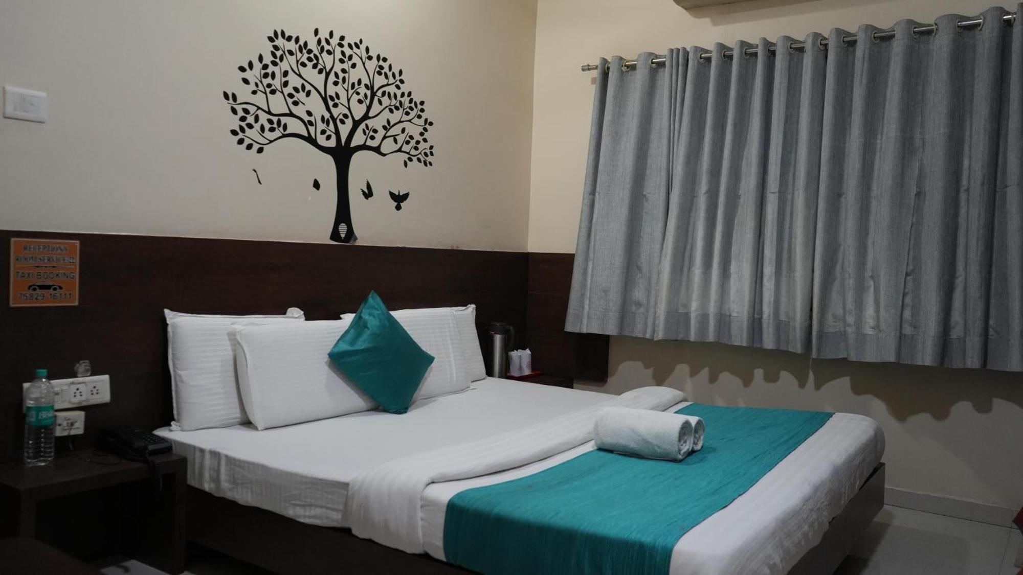 Hotel Satyug Ujjain Extérieur photo