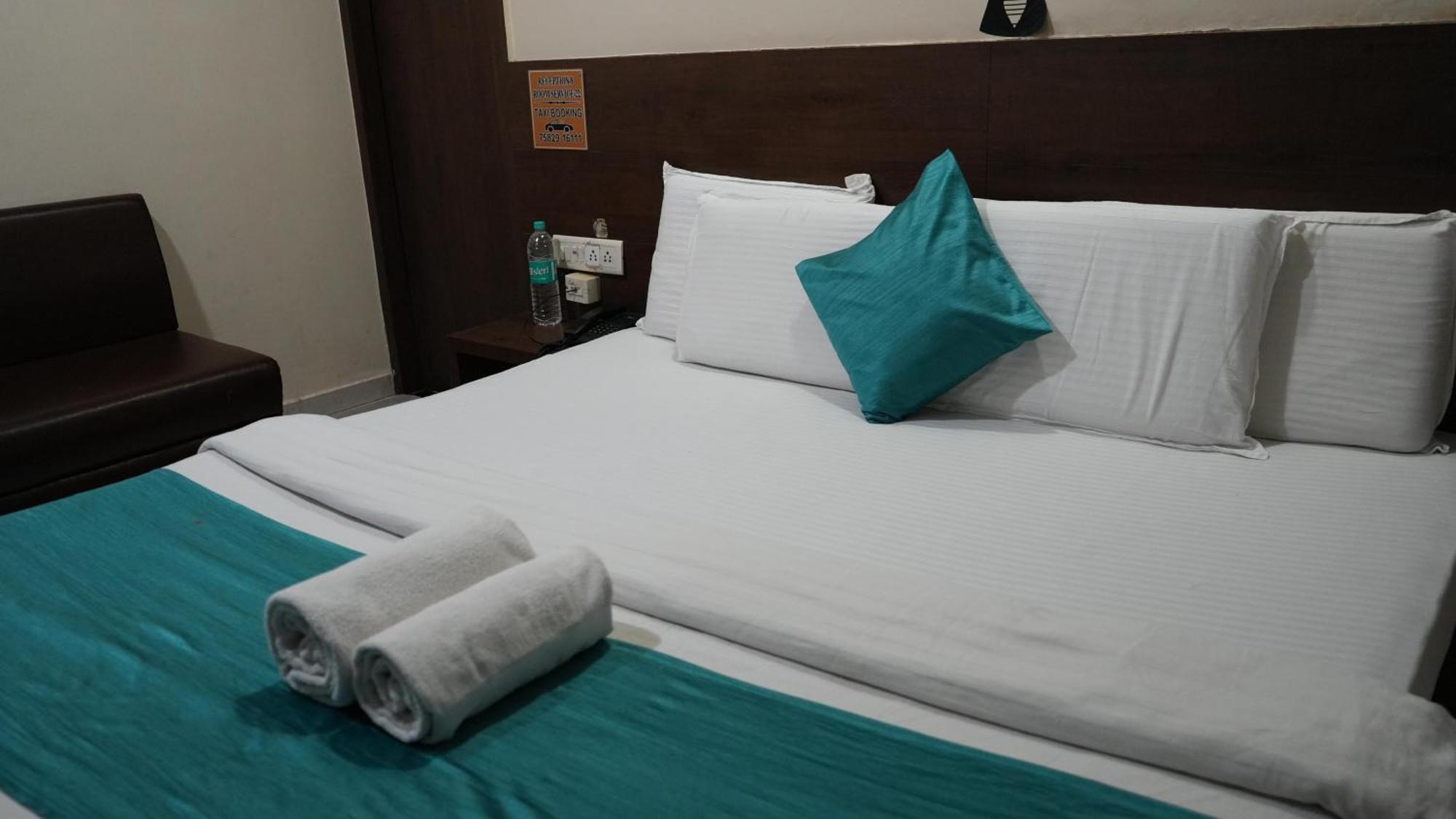 Hotel Satyug Ujjain Extérieur photo