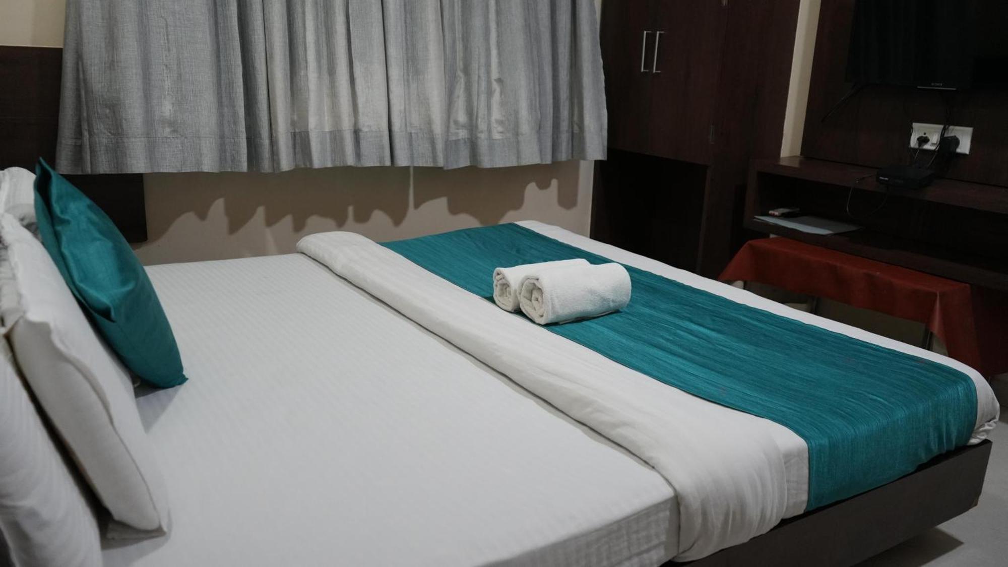 Hotel Satyug Ujjain Extérieur photo